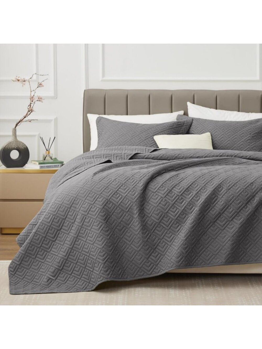 Queen Size Summer Quilt Set - Grey Squares Pattern Bedspread for Cozy Decor
